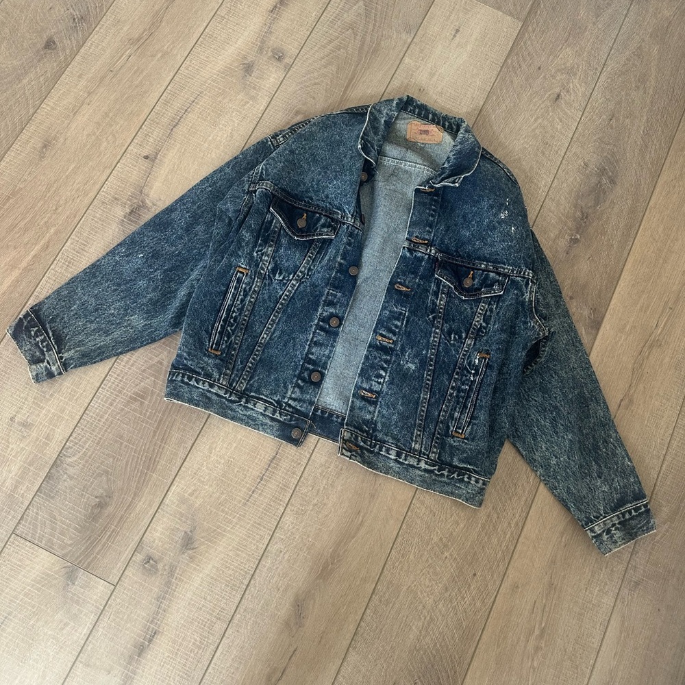 Levi’s Vintage Acid Wash Denim Trucker Jacket in Size Large